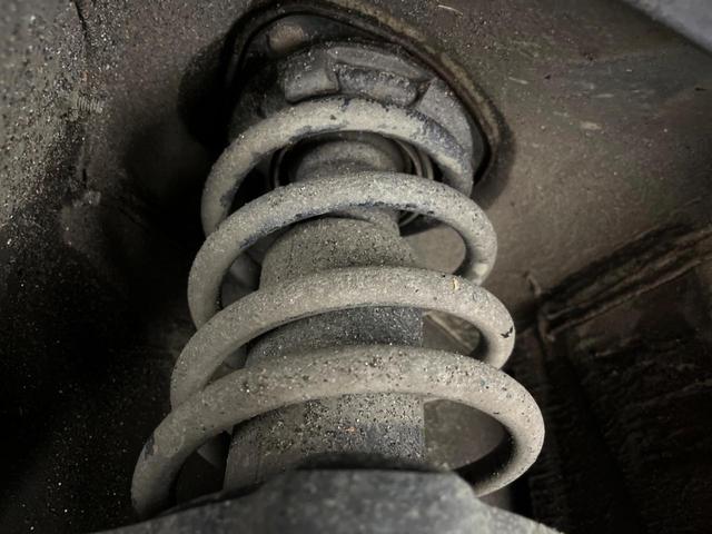 お車を安心してお乗りいただく為には、足回りの定期点検が欠かせません。サービスサポート（有償保証）では無料点検もご提供しており、安心のカーライフをお過ごしいただけるサポート体制が整っています。