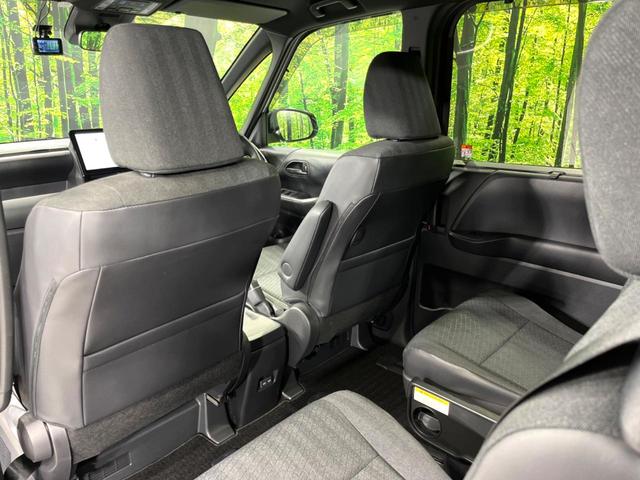 ヴォクシー ハイブリッドＳ－Ｇ　４ＷＤ　純正ＤＡ　両側電動ドア　バックカメラ　寒冷地仕様　ＪＢＬサウンド　衝突軽減　レーダークルーズ　禁煙車　ドラレコ　コーナーセンサー　ＬＥＤヘッド　ＥＴＣ　純正１６インチＡＷ　リアオートエアコン（43枚目）