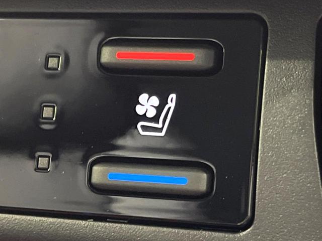 RAV4 ハイブリッドアドベンチャー オフロードパッケージII 4WD 登録済未使用車 純正DA バックカメラ 寒冷地仕様 衝突軽減 レーダークルーズ シートエアコン パワーシート コーナーセンサー BSM LEDヘッド ルーフレール ETC ステアリングヒーター(7枚目)