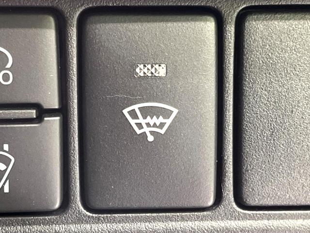 ヴォクシー ＺＳ　煌　４ＷＤ　純正ＳＤナビ　両側電動ドア　バックカメラ　寒冷地仕様　衝突軽減　禁煙車　ドラレコ　ＬＥＤヘッド　ＥＴＣ　クルコン　オートハイビーム　車線逸脱警報　リアオートエアコン　ステアリングスイッチ（6枚目）