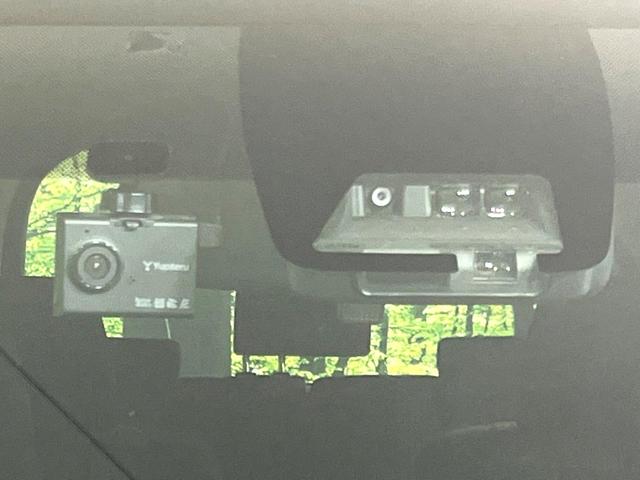 ヴォクシー ＺＳ　煌　４ＷＤ　純正ＳＤナビ　両側電動ドア　バックカメラ　寒冷地仕様　衝突軽減　禁煙車　ドラレコ　ＬＥＤヘッド　ＥＴＣ　クルコン　オートハイビーム　車線逸脱警報　リアオートエアコン　ステアリングスイッチ（8枚目）
