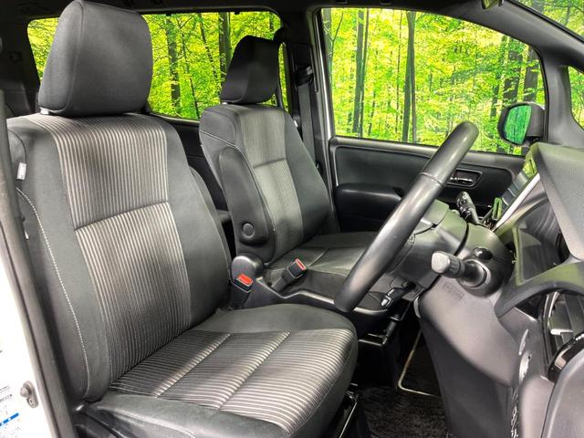 ヴォクシー ＺＳ　煌　４ＷＤ　純正ＳＤナビ　両側電動ドア　バックカメラ　寒冷地仕様　衝突軽減　禁煙車　ドラレコ　ＬＥＤヘッド　ＥＴＣ　クルコン　オートハイビーム　車線逸脱警報　リアオートエアコン　ステアリングスイッチ（9枚目）