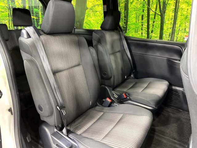ヴォクシー ＺＳ　煌　４ＷＤ　純正ＳＤナビ　両側電動ドア　バックカメラ　寒冷地仕様　衝突軽減　禁煙車　ドラレコ　ＬＥＤヘッド　ＥＴＣ　クルコン　オートハイビーム　車線逸脱警報　リアオートエアコン　ステアリングスイッチ（10枚目）