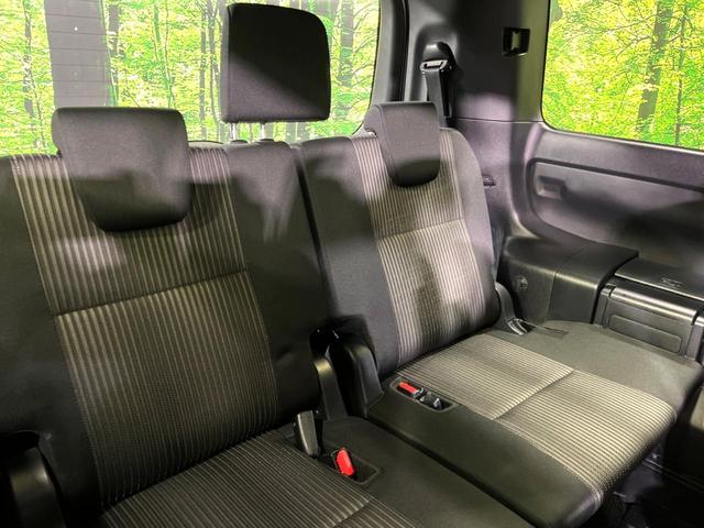 ヴォクシー ＺＳ　煌　４ＷＤ　純正ＳＤナビ　両側電動ドア　バックカメラ　寒冷地仕様　衝突軽減　禁煙車　ドラレコ　ＬＥＤヘッド　ＥＴＣ　クルコン　オートハイビーム　車線逸脱警報　リアオートエアコン　ステアリングスイッチ（11枚目）