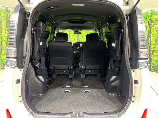 ヴォクシー ＺＳ　煌　４ＷＤ　純正ＳＤナビ　両側電動ドア　バックカメラ　寒冷地仕様　衝突軽減　禁煙車　ドラレコ　ＬＥＤヘッド　ＥＴＣ　クルコン　オートハイビーム　車線逸脱警報　リアオートエアコン　ステアリングスイッチ（12枚目）