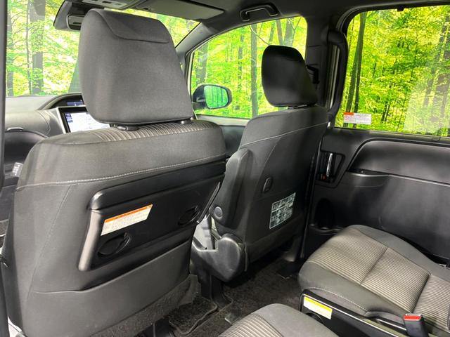 ヴォクシー ＺＳ　煌　４ＷＤ　純正ＳＤナビ　両側電動ドア　バックカメラ　寒冷地仕様　衝突軽減　禁煙車　ドラレコ　ＬＥＤヘッド　ＥＴＣ　クルコン　オートハイビーム　車線逸脱警報　リアオートエアコン　ステアリングスイッチ（44枚目）