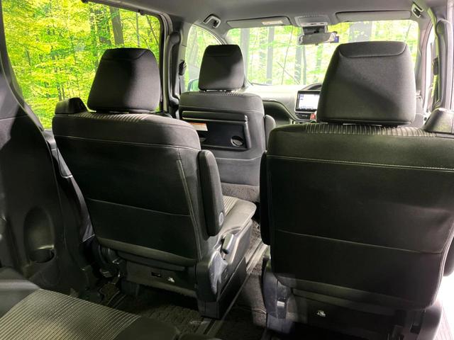 ヴォクシー ＺＳ　煌　４ＷＤ　純正ＳＤナビ　両側電動ドア　バックカメラ　寒冷地仕様　衝突軽減　禁煙車　ドラレコ　ＬＥＤヘッド　ＥＴＣ　クルコン　オートハイビーム　車線逸脱警報　リアオートエアコン　ステアリングスイッチ（50枚目）