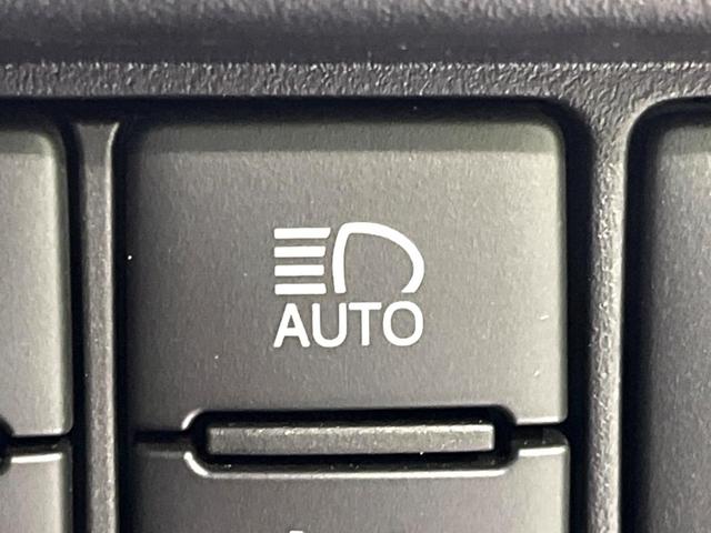 ヴォクシー ＺＳ　煌　４ＷＤ　純正ＳＤナビ　両側電動ドア　バックカメラ　寒冷地仕様　衝突軽減　禁煙車　ドラレコ　ＬＥＤヘッド　ＥＴＣ　クルコン　オートハイビーム　車線逸脱警報　リアオートエアコン　ステアリングスイッチ（63枚目）