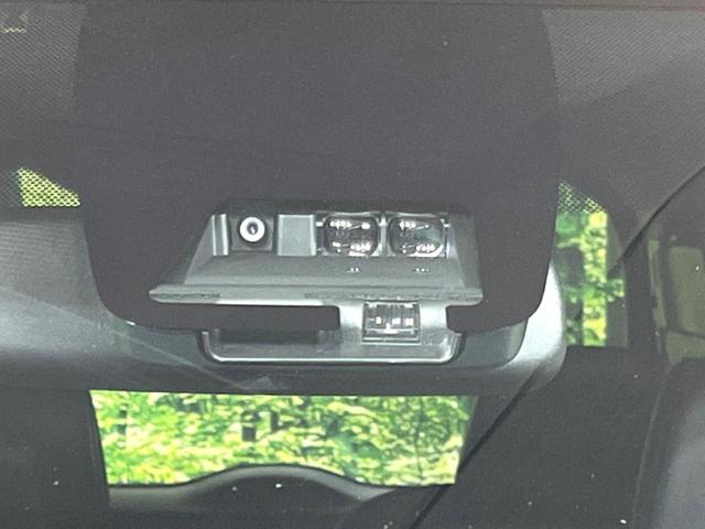 ノア Ｓｉ　ダブルバイビーＩＩＩ　４ＷＤ　ＳＤナビ　バックカメラ　両側電動ドア　寒冷地仕様　衝突軽減　禁煙車　コーナーセンサー　ＬＥＤヘッド　クルコン　ダブルエアコン　フルセグ　純正１６インチＡＷ　オートハイビーム　車線逸脱警報（7枚目）