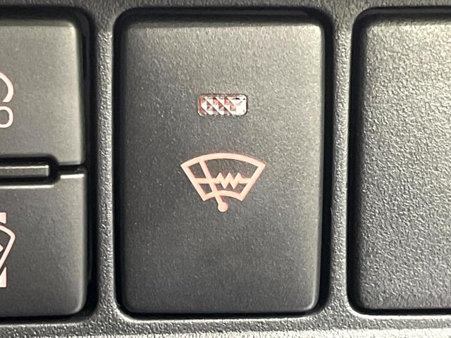 ノア Ｓｉ　ダブルバイビーＩＩＩ　４ＷＤ　ＳＤナビ　バックカメラ　両側電動ドア　寒冷地仕様　衝突軽減　禁煙車　コーナーセンサー　ＬＥＤヘッド　クルコン　ダブルエアコン　フルセグ　純正１６インチＡＷ　オートハイビーム　車線逸脱警報（8枚目）