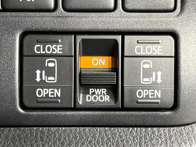 ヴォクシー ＺＳ　煌ＩＩ　４ＷＤ　純正ナビ　後席モニター　寒冷地仕様　両側電動スライド　衝突軽減　車線逸脱警報　オートハイビーム　ＬＥＤヘッド・フォグ　コーナーセンサー　バックカメラ　ＥＴＣ　ドラレコ　ウッドコンビステアリング（5枚目）