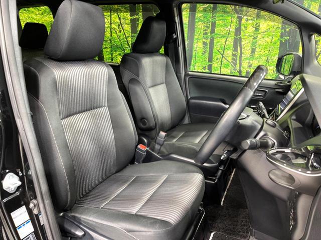 ヴォクシー ＺＳ　煌ＩＩ　４ＷＤ　純正ナビ　後席モニター　寒冷地仕様　両側電動スライド　衝突軽減　車線逸脱警報　オートハイビーム　ＬＥＤヘッド・フォグ　コーナーセンサー　バックカメラ　ＥＴＣ　ドラレコ　ウッドコンビステアリング（9枚目）