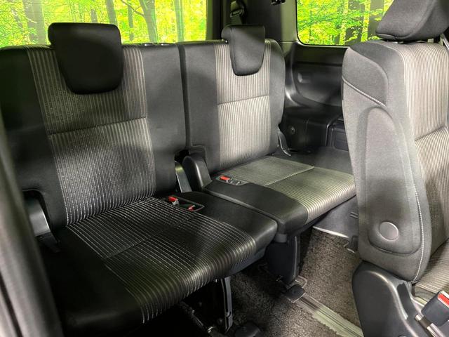 ヴォクシー ＺＳ　煌ＩＩ　４ＷＤ　純正ナビ　後席モニター　寒冷地仕様　両側電動スライド　衝突軽減　車線逸脱警報　オートハイビーム　ＬＥＤヘッド・フォグ　コーナーセンサー　バックカメラ　ＥＴＣ　ドラレコ　ウッドコンビステアリング（11枚目）