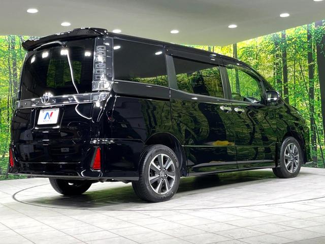 ヴォクシー ＺＳ　煌ＩＩ　４ＷＤ　純正ナビ　後席モニター　寒冷地仕様　両側電動スライド　衝突軽減　車線逸脱警報　オートハイビーム　ＬＥＤヘッド・フォグ　コーナーセンサー　バックカメラ　ＥＴＣ　ドラレコ　ウッドコンビステアリング（19枚目）