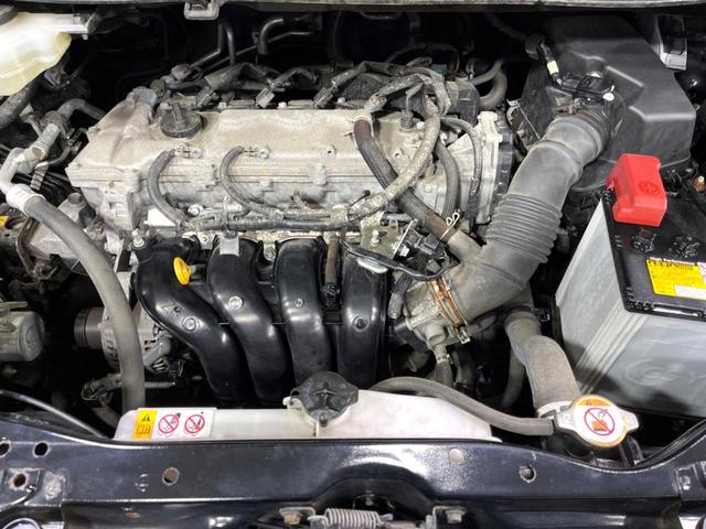 ヴォクシー ＺＳ　煌ＩＩ　４ＷＤ　純正ナビ　後席モニター　寒冷地仕様　両側電動スライド　衝突軽減　車線逸脱警報　オートハイビーム　ＬＥＤヘッド・フォグ　コーナーセンサー　バックカメラ　ＥＴＣ　ドラレコ　ウッドコンビステアリング（20枚目）