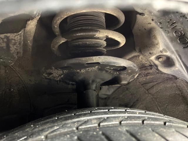 ヴォクシー ＺＳ　煌ＩＩ　４ＷＤ　純正ナビ　後席モニター　寒冷地仕様　両側電動スライド　衝突軽減　車線逸脱警報　オートハイビーム　ＬＥＤヘッド・フォグ　コーナーセンサー　バックカメラ　ＥＴＣ　ドラレコ　ウッドコンビステアリング（22枚目）