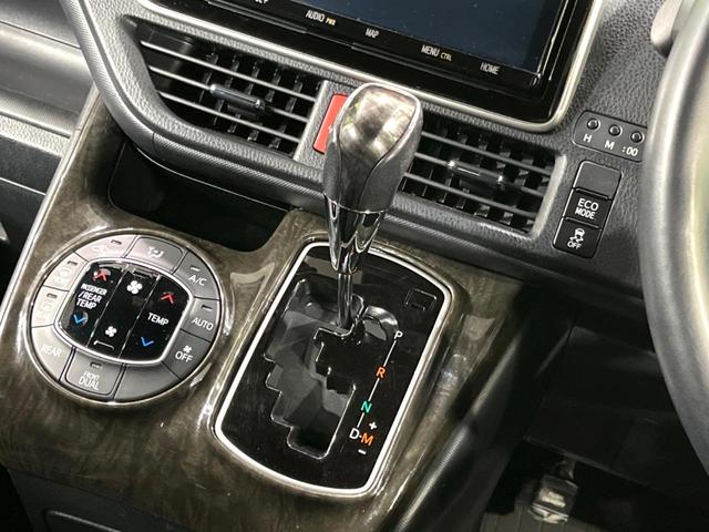 ヴォクシー ＺＳ　煌ＩＩ　４ＷＤ　純正ナビ　後席モニター　寒冷地仕様　両側電動スライド　衝突軽減　車線逸脱警報　オートハイビーム　ＬＥＤヘッド・フォグ　コーナーセンサー　バックカメラ　ＥＴＣ　ドラレコ　ウッドコンビステアリング（33枚目）