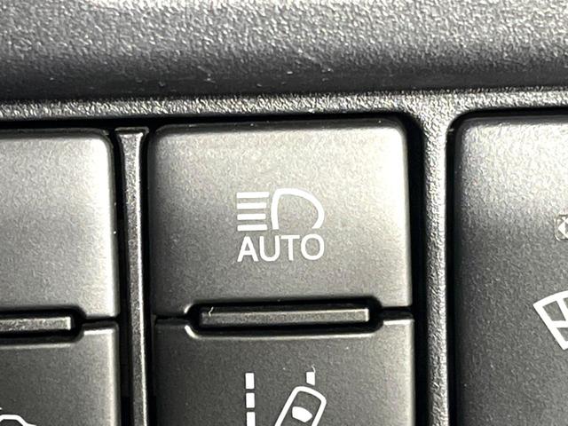 ヴォクシー ＺＳ　煌ＩＩ　４ＷＤ　純正ナビ　後席モニター　寒冷地仕様　両側電動スライド　衝突軽減　車線逸脱警報　オートハイビーム　ＬＥＤヘッド・フォグ　コーナーセンサー　バックカメラ　ＥＴＣ　ドラレコ　ウッドコンビステアリング（39枚目）