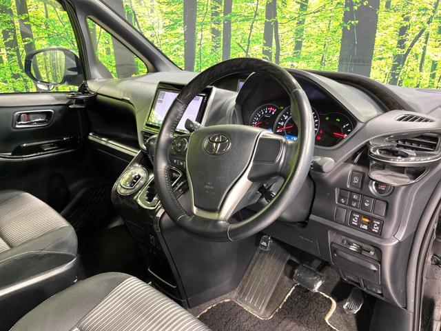 ヴォクシー ＺＳ　煌ＩＩ　４ＷＤ　純正ナビ　後席モニター　寒冷地仕様　両側電動スライド　衝突軽減　車線逸脱警報　オートハイビーム　ＬＥＤヘッド・フォグ　コーナーセンサー　バックカメラ　ＥＴＣ　ドラレコ　ウッドコンビステアリング（52枚目）