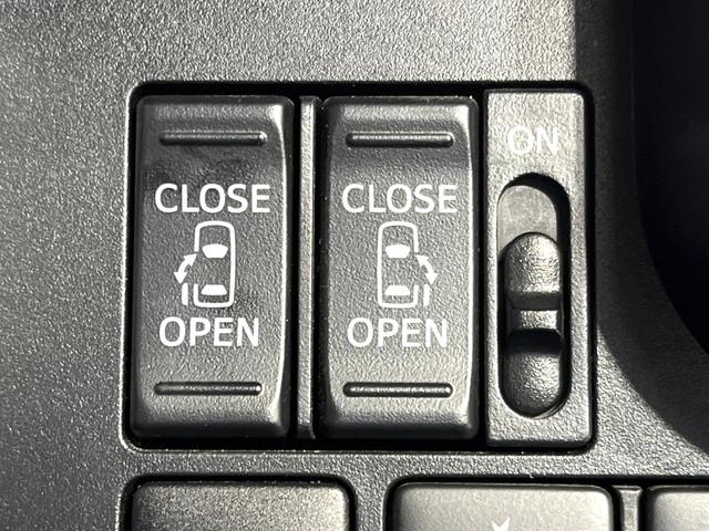 ルーミー カスタムG S 4WD 純正ナビ 両側電動ドア バックカメラ 寒冷地仕様 衝突軽減 禁煙車 シートヒーター コーナーセンサー LEDヘッド ETC クルコン オートライト オートエアコン ステアリングスイッチ(6枚目)