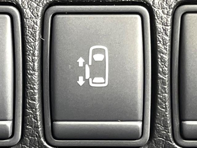 エルグランド 250ハイウェイスター 4WD 両側電動ドア 純正ナビ バックカメラ 衝突軽減 ハーフレザーシート スマートキー HIDヘッド フォグ ETC 純正18インチAW キャプテンシート オットマン オートライト デュアルエアコン(6枚目)