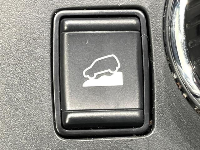 エクストレイル ２０Ｓ　ハイブリッド　４ＷＤ　純正ナビ　衝突軽減　コーナーセンサー　デュアルオートエアコン　バックカメラ　ＥＴＣ　ＬＥＤフォグライト　オートライト　ステアリングスイッチ　純正１７インチＡＷ　横滑り防止装置（63枚目）