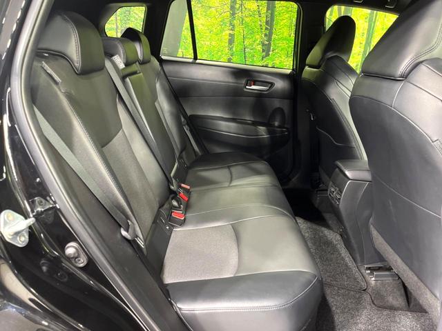 カローラクロス ハイブリッド　Ｚ　４ＷＤ　純正１０型ＤＡ　禁煙車　寒冷地仕様　ガラスルーフ　全周囲カメラ　衝突軽減　ＬＥＤヘッド／フォグ　シーケンシャルターンランプ　ＢＳＭ　シートヒーター　パワーシート　ステアリングヒーター　ＥＴＣ（10枚目）