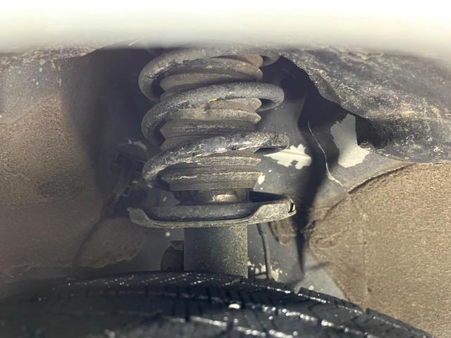 ムーヴ L SAII 4WD SDナビ 寒冷地仕様 衝突軽減 禁煙車 革巻きステアリング CD再生 地デジTV アイドリングストップ 横滑り防止装置 シートアンダーボックス 電動格納ドアミラー トラクションコントロール(21枚目)