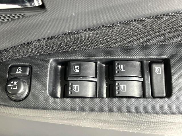 ステラ カスタムＲ　４ＷＤ　ＳＤナビ　寒冷地仕様　禁煙車　スマートキー　オートエアコン　ＨＩＤヘッド　純正１４インチＡＷ　スマートキー　フロントフォグランプ　ＣＤ／ＤＶＤ再生　地デジＴＶ　盗難防止システム　衝突安全ボディ（49枚目）