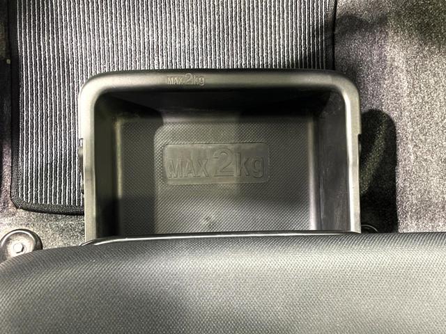 �y�V�[�g�A���_�[�{�b�N�X�z�V�[�g�̉��ɑ�e�ʂ̎��[�X�y�[�X��������Ă���A�C���ԃO�b�Y�ȂǁA�O���猩��ꂽ���Ȃ����̂�����������[�ł��ĕ֗��I