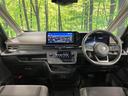 セレナ ハイウェイスターＶ　４ＷＤ　１２．３型ナビ　ハンズフリー両側電動ドア　全周囲カメラ　寒冷地仕様　衝突軽減　プロパイロット　レーダークルーズ　禁煙車　コーナーセンサー　スマートキー　ＬＥＤヘッド　ＥＴＣ　オートハイビーム（3枚目）