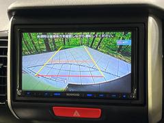 【バックカメラ】駐車時に後方がリアルタイム映像で確認できます。大型商業施設や立体駐車場での駐車時や、夜間のバック時に大活躍！運転スキルに関わらず、今や必須となった装備のひとつです！ 4