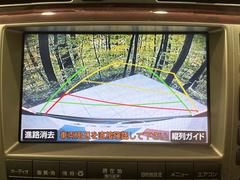 【バックカメラ】駐車時に後方がリアルタイム映像で確認できます。大型商業施設や立体駐車場での駐車時や、夜間のバック時に大活躍！運転スキルに関わらず、今や必須となった装備のひとつです！ 7