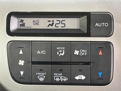 【オートエアコン】一度お好みの温度に設定すれば、車内の温度を検知し風量や温度を自動で調整。暑い…寒い…と何度もスイッチ操作をする必要はありません。快適な車内空間には必須の機能ですね♪ 6