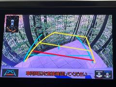 【バックカメラ】駐車時に後方がリアルタイム映像で確認できます。大型商業施設や立体駐車場での駐車時や、夜間のバック時に大活躍！運転スキルに関わらず、今や必須となった装備のひとつです！ 4