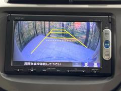 【バックカメラ】駐車時に後方がリアルタイム映像で確認できます。大型商業施設や立体駐車場での駐車時や、夜間のバック時に大活躍！運転スキルに関わらず、今や必須となった装備のひとつです！ 4