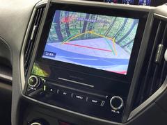 【バックカメラ】駐車時に後方がリアルタイム映像で確認できます。大型商業施設や立体駐車場での駐車時や、夜間のバック時に大活躍！運転スキルに関わらず、今や必須となった装備のひとつです！ 6