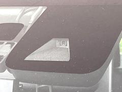 【トヨタセーフティセンス】走行中に前方の車両等を認識し、衝突しそうな時は警報とブレーキで衝突回避と被害軽減をアシスト。より安全にドライブをお楽しみいただけます。 6