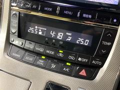 【左右独立型フルオートエアコン】運転席と助手席でそれぞれお好みの温度に設定可能。同乗者にも配慮した、快適な空調をお届け致します。 7