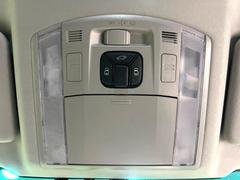 【両側パワースライドドア】スマートキーや運転席のスイッチで後席両側スライドドアの開閉が可能♪電動だから力を入れてドアを開ける必要が無く、小さなお子様でも簡単に開け閉めでき快適です♪ 6