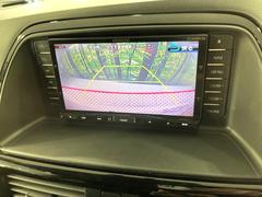 【サイド＆バックカメラ】停車・駐車時に死角になりがちな運転席から見えづらいサイドとリアの障害物を確認できます！雨天時や夜間などは特に活躍してくれるアイテムです。 5