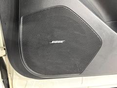 【ＢＯＳＥサウンドシステム】メーカーオプションの高品位サウンドシステムを搭載。専用のチューニングが施された大小様々なスピーカーから良質なサウンドが奏でられ、臨場感あふれる音響空間を演出します。 6