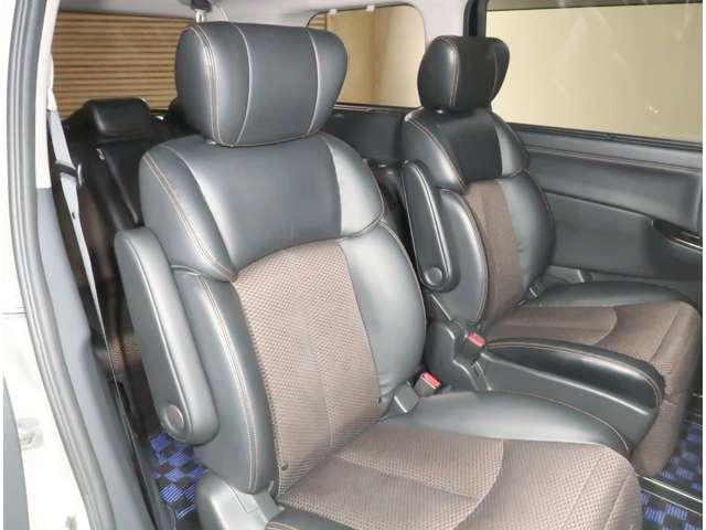 エルグランド ２．５　２５０ハイウェイスター　アーバンクロム　４ＷＤ　後席フリップダウンモニター（15枚目）