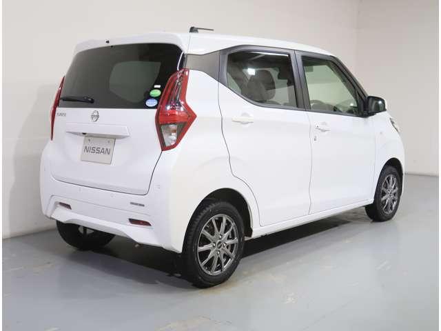 デイズ Ｘ　６６０　Ｘ　４ＷＤ　レンタアップ　インテリジェントキー　メモリーナビ　ＥＴＣ　バックカメラ　アルミホイール　衝突防止システム　記録簿　エアバッグ　エアコン　パワーステアリング　パワーウィンドウ　ＣＤ（5枚目）