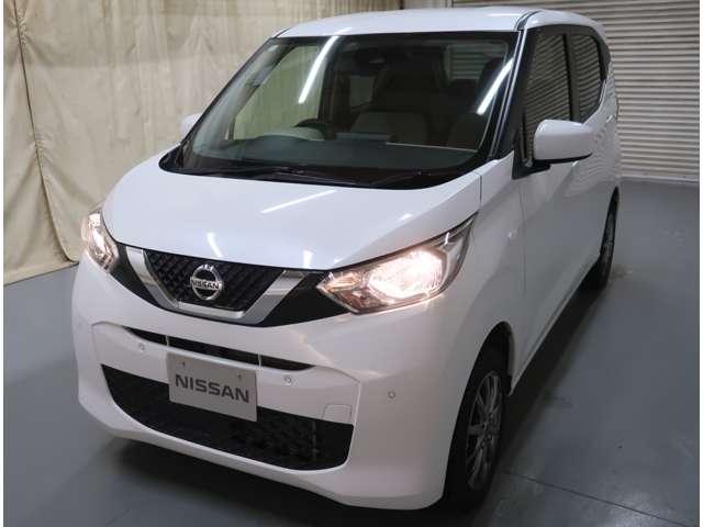 デイズ Ｘ　６６０　Ｘ　４ＷＤ　レンタアップ　インテリジェントキー　メモリーナビ　ＥＴＣ　バックカメラ　アルミホイール　衝突防止システム　記録簿　エアバッグ　エアコン　パワーステアリング　パワーウィンドウ　ＣＤ（8枚目）