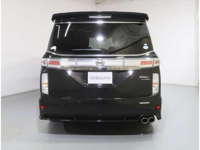 エルグランド ライダー　ブラックライン　２．５　ライダー　ブラックライン　４ＷＤ　後席フリップダウン　リモコンスターター　メモリーナビ　ＥＴＣ　バックカメラ　両側電動スライドドア　革シート　アルミホイール　３列シート　フルセグ　オットマン（12枚目）