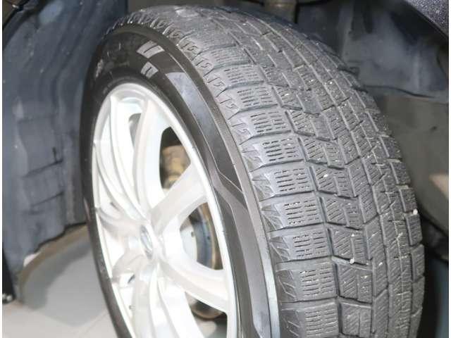 エルグランド ライダー　ブラックライン　２．５　ライダー　ブラックライン　４ＷＤ　後席フリップダウン　リモコンスターター　メモリーナビ　ＥＴＣ　バックカメラ　両側電動スライドドア　革シート　アルミホイール　３列シート　フルセグ　オットマン（18枚目）