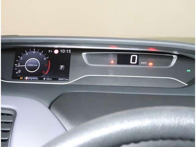 セレナ 2.0 ハイウェイスター V 4WD 防水シート車 後席フリップダウンモニター(9枚目)