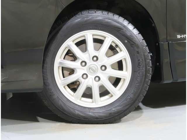 セレナ 2.0 ハイウェイスター V 4WD 防水シート車 後席フリップダウンモニター(17枚目)