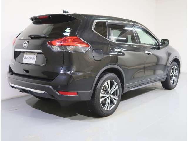 エクストレイル ２０Ｘｉ　２．０　２０Ｘｉ　２列車　４ＷＤ　プロパイロット　全席シートヒーター　ＥＴＣ　バックカメラ　アルミホイール　フルセグ　全周囲カメラ　電動リアゲート　ＤＶＤ再生　アダプティブクルーズコントロール（5枚目）